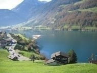 スイスの湖畔の画像