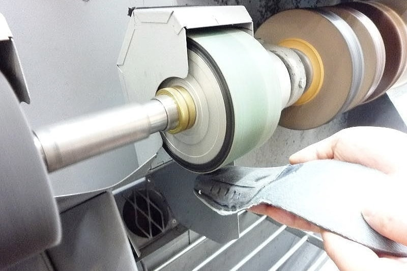 中敷きを作っている様子の画像