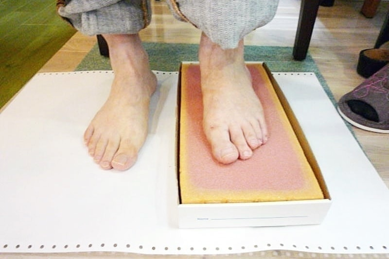 中敷きを作っている様子の画像