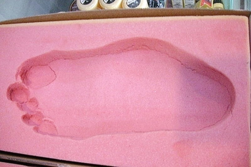 中敷きを作っている様子の画像