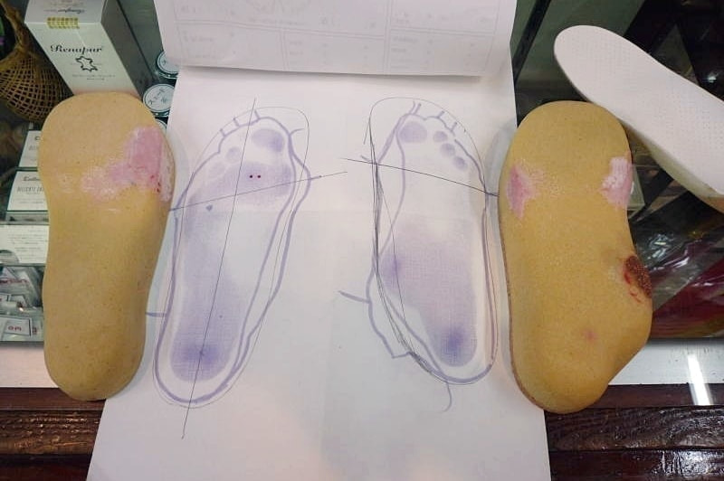 中敷きを作っている様子の画像