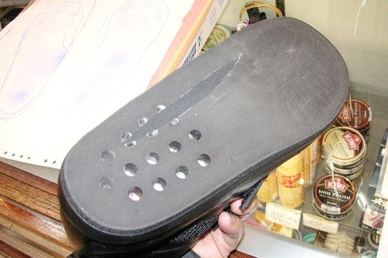 加工された靴の画像